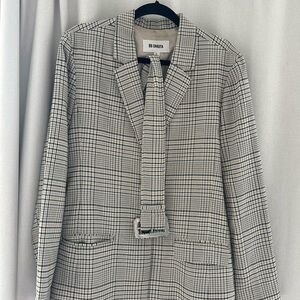 BB Dakota Checkered Jacket with Tie